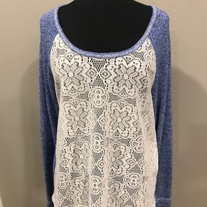 Sweatshirt w/lace